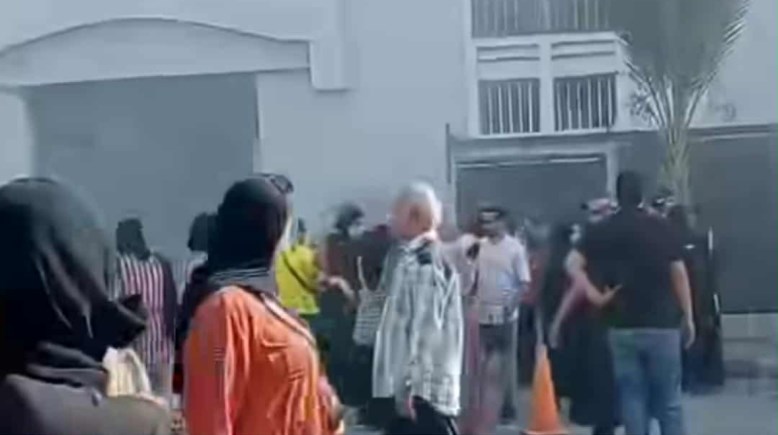 نقل المصابين إلى مستشفى الصدر