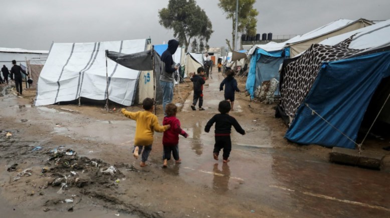 الأونروا : ألاف النازحين في غزة يواجهون خطر الفيضانات ويكافحون للعثور على مأوى أمن 