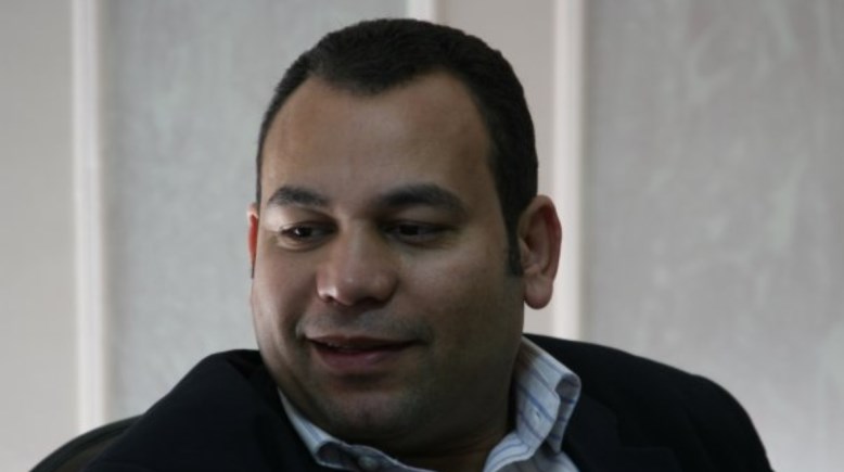 الكاتب الصحفي عبدالجواد أبو كب