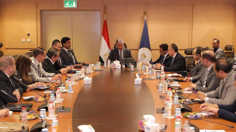 وزير السياحة والآثار يتابع استعدادات التشغيل التجريبي للتأشيرة السياحية