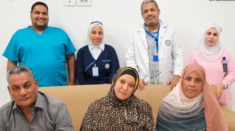 الطاقم الطبي برفقه الحالة 