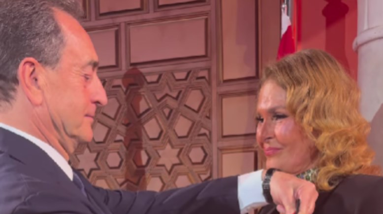 تكريم سفير فرنسا لـ يسرا بمقر السفارة الفرنسية بالقاهرة