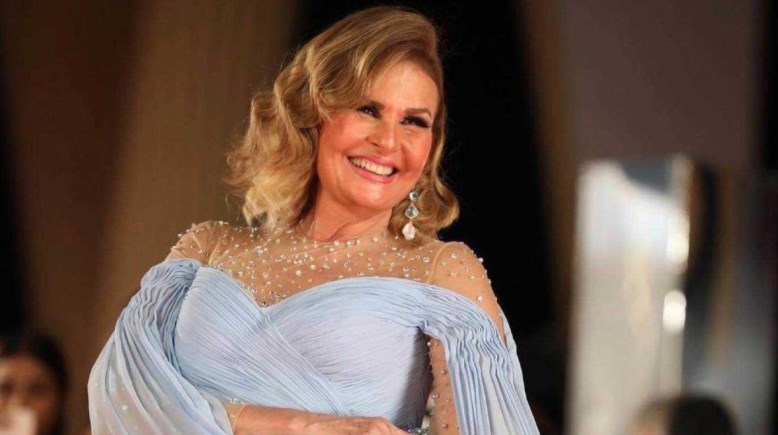 الفنانة يسرا