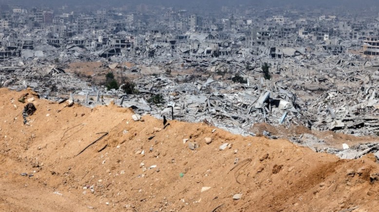 قطاع غزة بعد تدميره