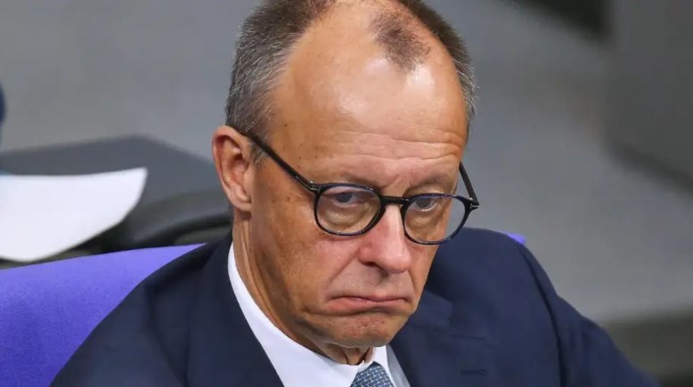 فاجأ المستشار الألماني فريدريش ميرز البعض عندما أعلن تعليقًا جزئيًا لمبيعات الأسلحة إلى إسرائيل في أغسطس 