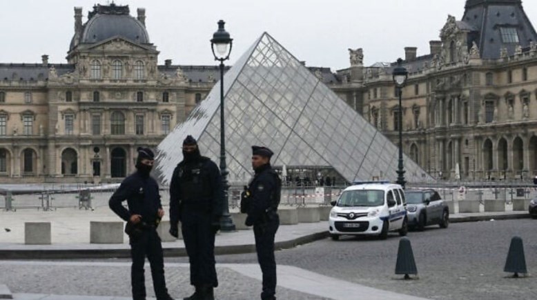 إغلاق قاعة في متحف اللوفر