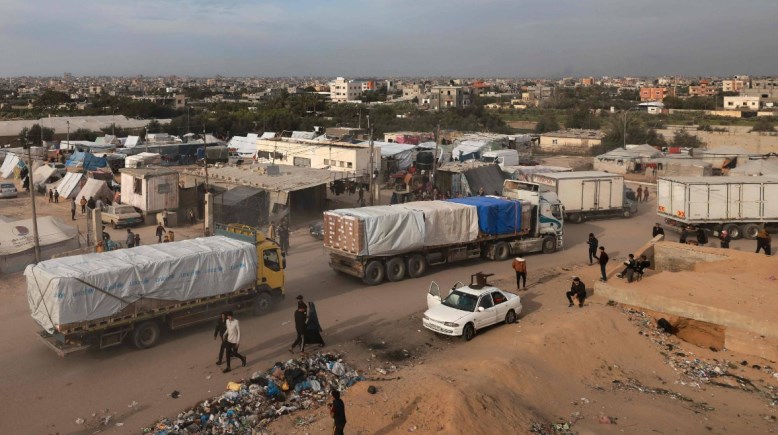 قوافل مساعدات إلى غزة