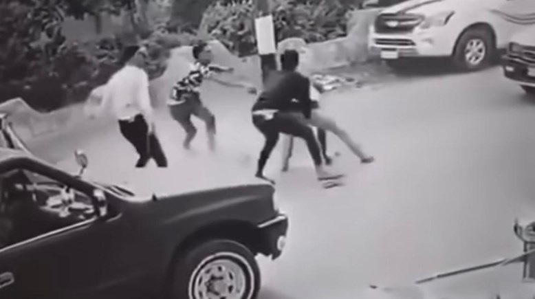 جانب من واقعة التعدي على رجل أمام أسرته بالدقهلية