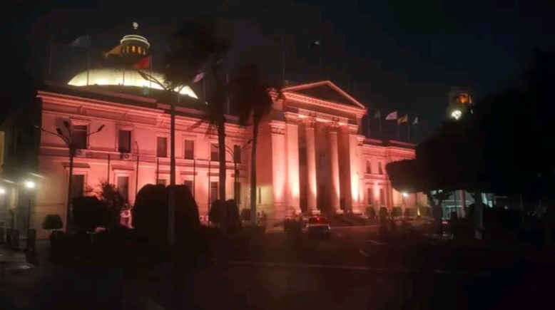 جامعة القاهرة تضيء مبانيها احتفاءً بالافتتاح التاريخي