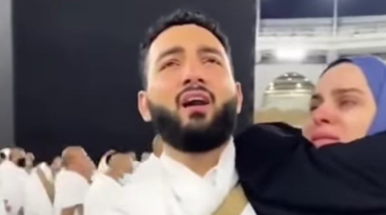 حقيقة فيديو لرجل يحمل زوجته المريضة داخل الحرم 