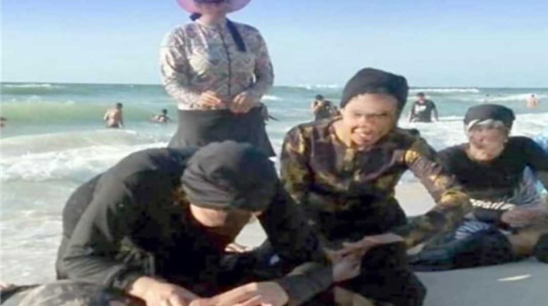 الطالبات في شاطئ أبو تلات 