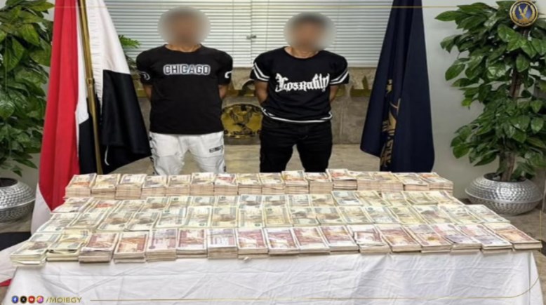 المتهمان بعد ضبطهما