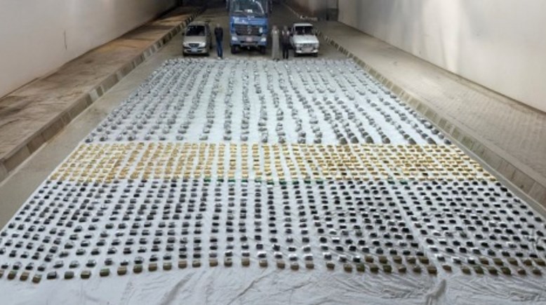 المتهمون والمضبوطات