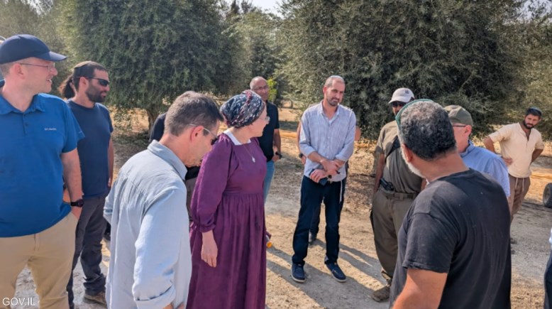 أجرت وزيرة الاستيطان الإسرائيلية جولة ميدانية في نيتسانا