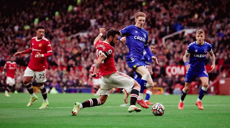 مبارة سابقة بين مانشستر يونايتد وإيفرتون 