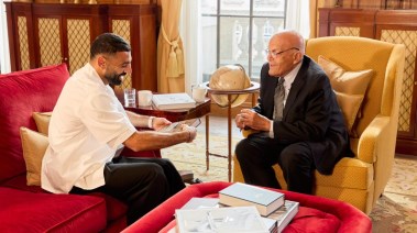 حوار جمع اللاعب محمد صلاح مع الدكتور مجدي يعقوب