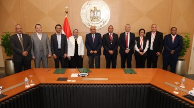 جانب من التوقيع