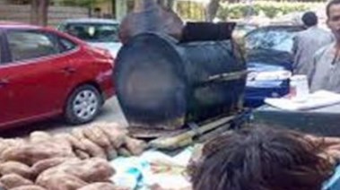 عربة بطاطا - أرشيفية عربة بطاطا - أرشيفية