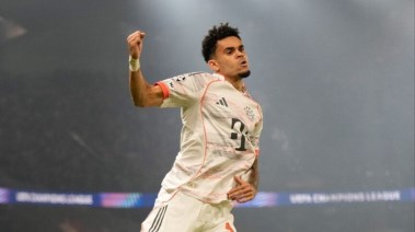 طرد لويس دياز بعد تسجيله هدفي اللقاء