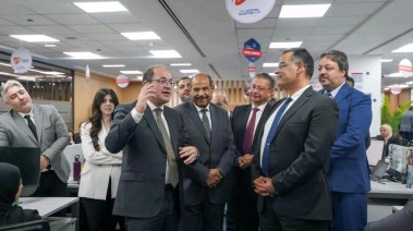 رئيس إي.تاكس مع وزير المالية