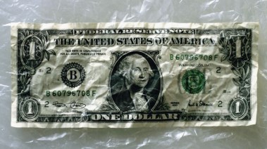 تراجع الدولار عالميًا