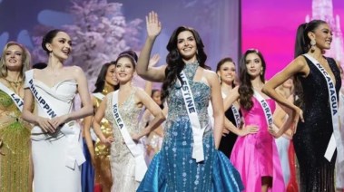 ملكة جمال إسرائيل في نظرة عدائية لمكلة جمال فلسطين