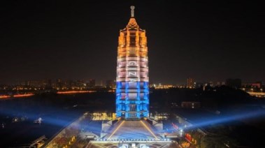 إضاءة برج “نانجينغ” بمحافظة الجيزة