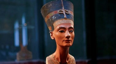 تمثال رأس الملكة نفرتيتي