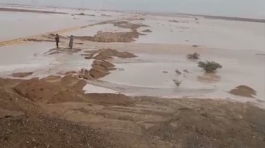 جانب من السيول في جنوب مرسى علم