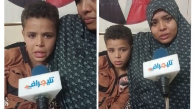 الصغير ووالدته