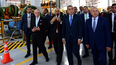 جولة السير لطفي منصور خلال اتتاح مصنع ماك 