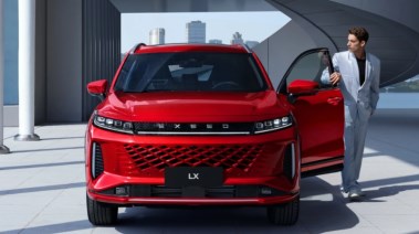 سيارة إكسيد LX