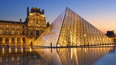 متحف اللوفر في باريس