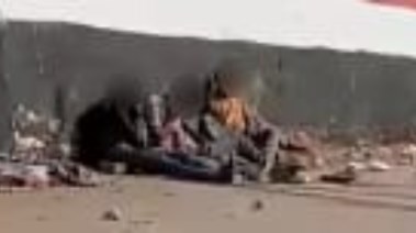  المتهمون يمارسون الأعمال المنافية أمام المدرسة