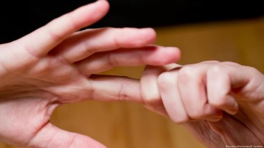 طقطقة الأصابع