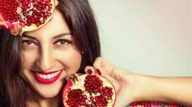 استخدام عصير الرمان للشعر