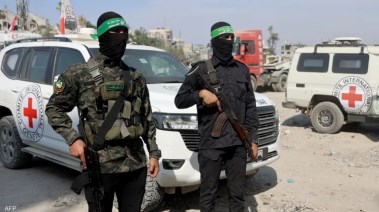 عناصر من حماس يدخلون منطقة الخط الأصفر بحثا عن جثث 8 اهائن إسرائيليين