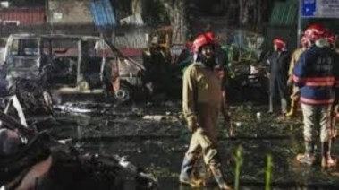 إنفجار ضخم بنيودلهي بالقرب من منطقة القلعة الحمراء 