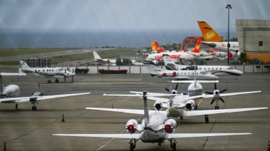 كاراكاس تسحب تراخيص 6 شركات طيران علقت رحلاتها إلي فنزويلا عقب التحذير الأمريكي