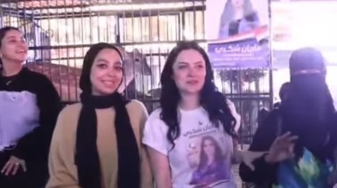 مرشحة مجلس النواب عن دائرة شبرا، ماريان شكري مع زالة في شوارع شبرا