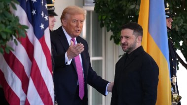 الرئيس الأوكراني فولوديمير زيلينسكي، والرئيس الأمريكي دونالد ترامب