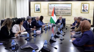 رئيس الوزراء الفلسطيني محمد مصطفى خلال اجتماع مع وفد برلماني إيطالي