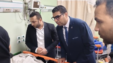 نائب محافظ الأقصر يتفقد مصابي حادث صحراوي إسنا 