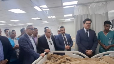 وزير الثقافة يطمئن على حالة طلاب حادث أتوبيس إسنا الأليم 