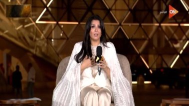 منى الشاذلي بالزي الفرعوني