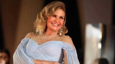 الفنانة يسرا