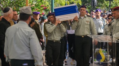 من الجنازة الرمزية لأساف حمامي في مقبرة كريات شاؤول بتل أبيب، 4 ديسمبر 2023