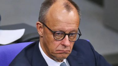 فاجأ المستشار الألماني فريدريش ميرز البعض عندما أعلن تعليقًا جزئيًا لمبيعات الأسلحة إلى إسرائيل في أغسطس 