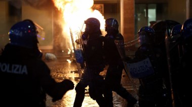 احتجاجات في مدينة بولونيا الإيطالية