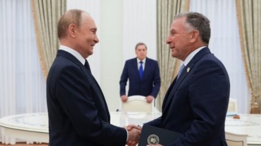 ستيف ويتكوف مع الرئيس الروسي فلاديمير بوتين